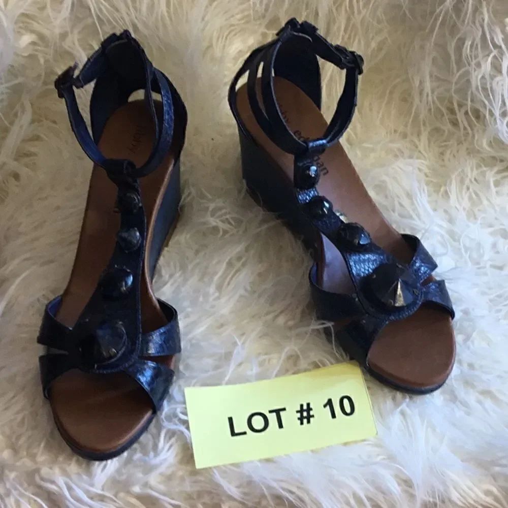 LIBBY EDELMAN sandals in size 11w navy blue